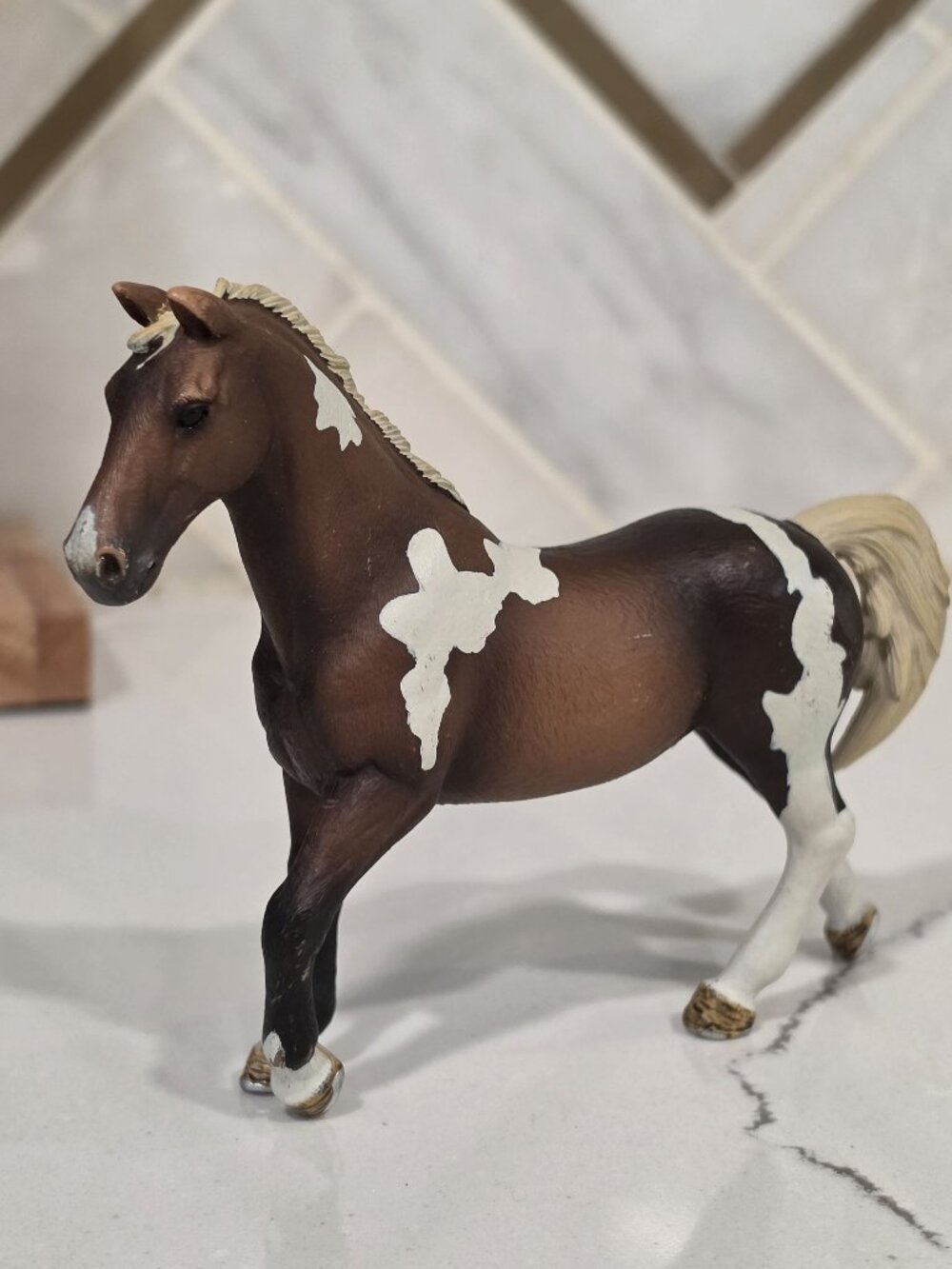 Schleich 2013 Brown & White Pinto Horse Figurine - Collectible Animal Model